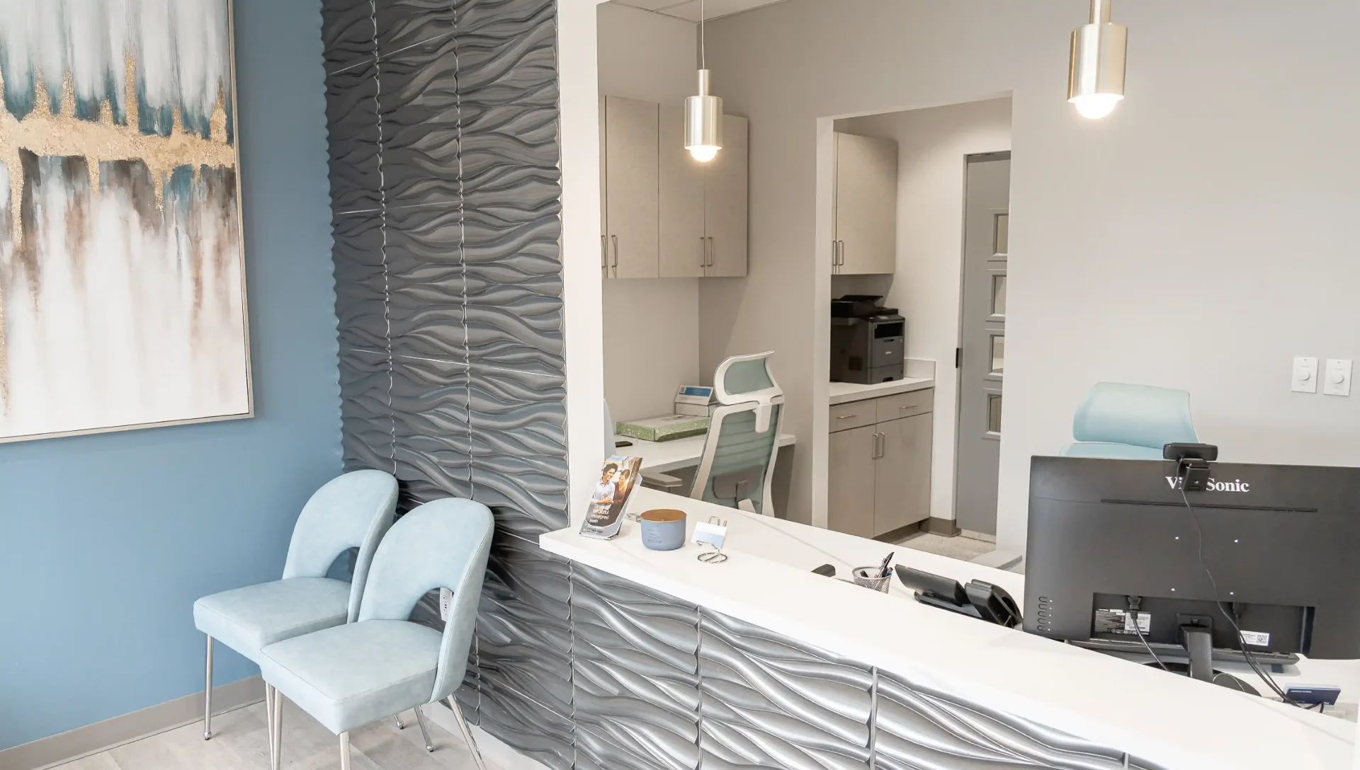 The SkyeView Dental front desk